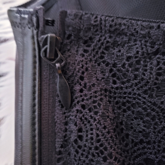 NWT VICTORIA'S SECRET CORSET BRA SIZE LARGE - Picture 4 of 5